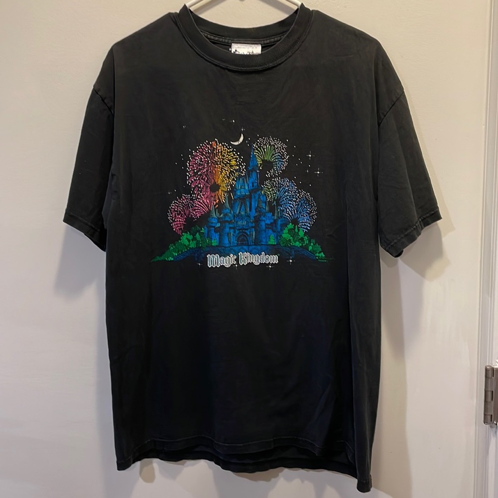 Disney world Magic Kingdom Mens T-shirt size Large